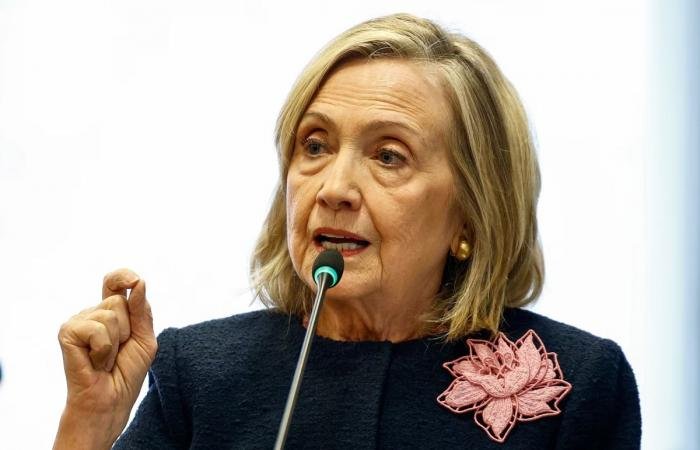 هيلاري كلينتون تنفي علمها أي شيء حول أنشطة إبستين الإجرامية | عيون الجزيرة