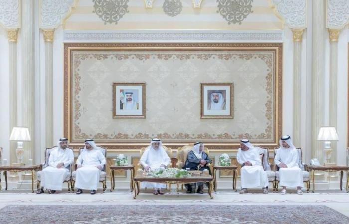 الامارات الان | سلطان يواصل استقبال المهنئين بشهر رمضان المبارك | عيون الجزيرة الامارات