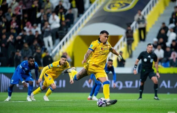 مارتينيز يهز شباك بونو للمرة الأولى