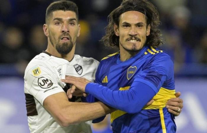 الرياضة الان | مطالبة كافاني باعتزال كرة القدم بعد الصفير ضده | عيون الجزيرة الرياضي