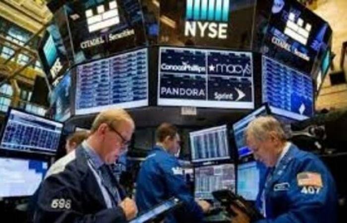 انخفاض العقود الآجلة الأمريكية رغم أرباح "إنفيديا" وتوقعاتها القوية