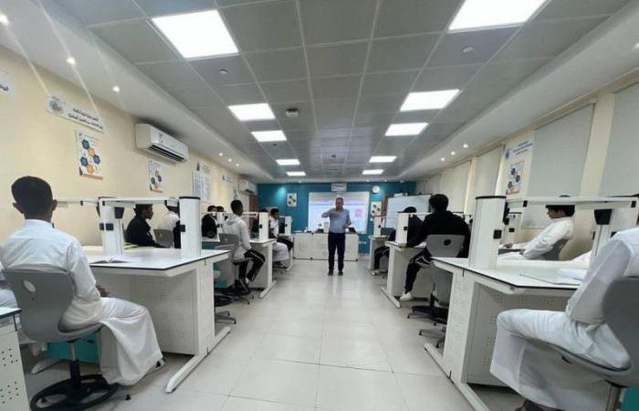 الامارات الان | انطلاق التقييمات الختامية في المدارس الاثنين | عيون الجزيرة الامارات