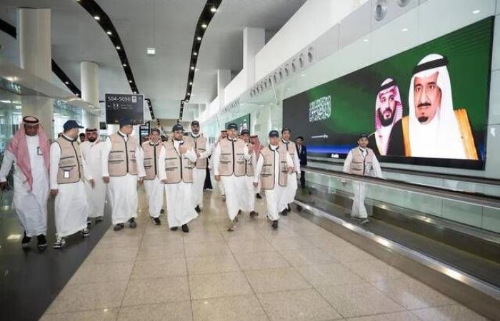 وزير النقل يتفقد انسيابية حركة السفر بمطار الملك خالد الدولي بعد مناقلة الصالات