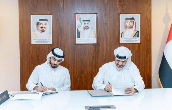 «سياحة عجمان» و«أوتو ديستركت» توقّعان مذكرة تفاهم
