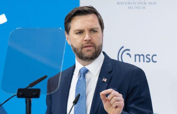 نائب الرئيس الأميركي لا يتوقع نشوب حرب طويلة الأمد في الشرق الأوسط | عيون الجزيرة