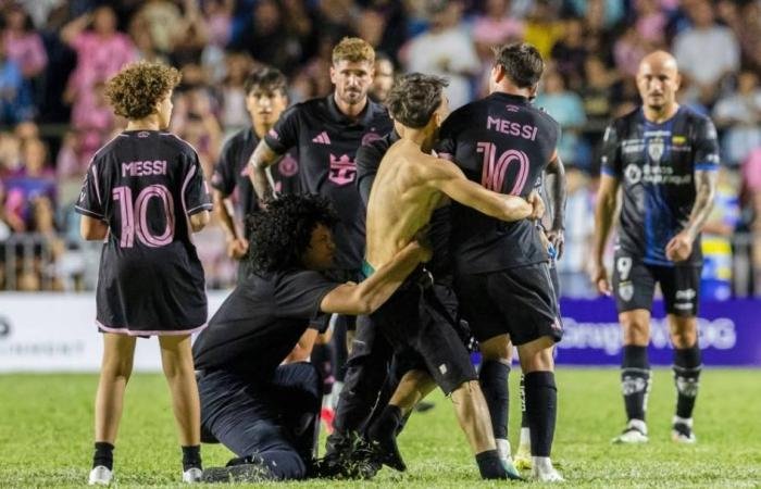 الرياضة الان | مشجع مهووس عرّض النجم الأرجنتيني للخطر.. ميسي مرشح لزيارة البيت الأبيض | عيون الجزيرة الرياضي