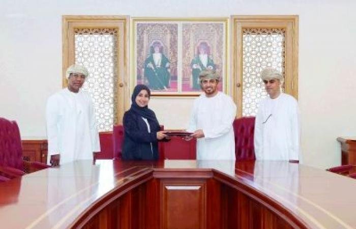 أخبار سلطنة عمان | "العدل" توقع اتفاقية لدعم التحول الرقمي | عيون الجزيرة الاخبارية عمان