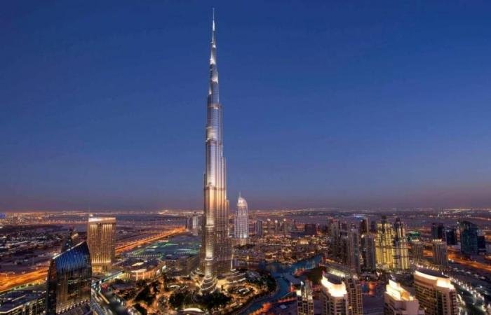 «الاقتصاد والسياحة» تدعو فنادق دبي إلى تمديد إقامة النزلاء المتأثرين بتعليق الرحلات