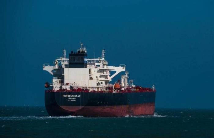 محللون: النفط يقفز 10% بسبب ضربات إيران