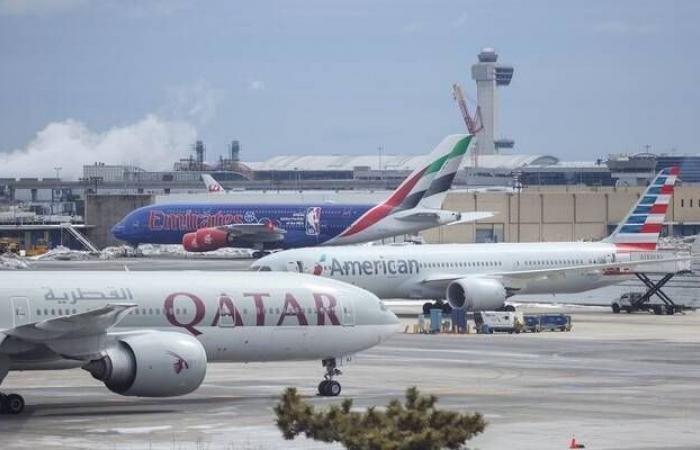 تراجع أسهم شركات الطيران بعد إغلاق مطارات رئيسية بالشرق الأوسط