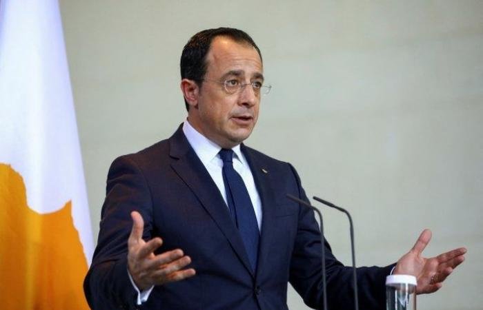 أخبار قطر | الرئيس القبرصي يعلن اصطدام طائرة مسيرة بقاعدة أكروتيري الجوية البريطانية | عيون الجزيرة قطر