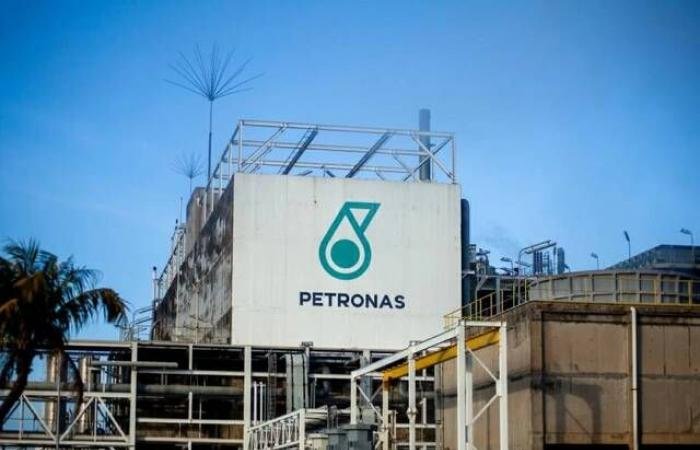 بتروناس الماليزية: استمرار العمليات ولا تهديدات مباشرة لأصولنا بالشرق الأوسط