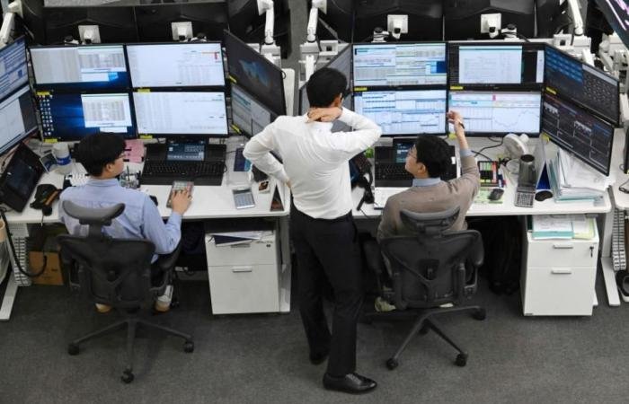 مؤشر كوسبي الكوري الجنوبي يقود خسائر الأسهم الآسيوية