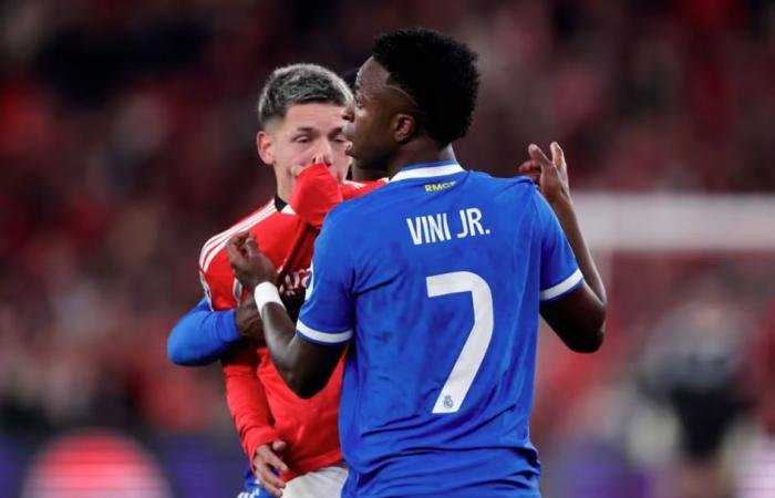 الرياضة الان | رئيس «فيفا» يطالب بطرد أي لاعب يغطي فمه | عيون الجزيرة الرياضي