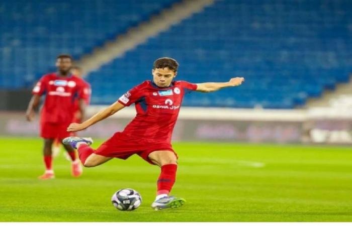 ضمك يستعين بشاب برازيلي