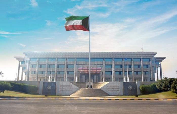 أخبار الكويت | «الداخلية»: تمديد تلقائي لسمات الزيارة لمدة شهر تقديراً للظروف الحالية | عيون الجزيرة الكويت