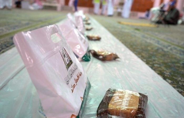 أخبار السعودية | 1.8 مليون ريال يوميا لإفطار الصائمين في المسجد النبوي | عيون الجزيرة السعودية الان