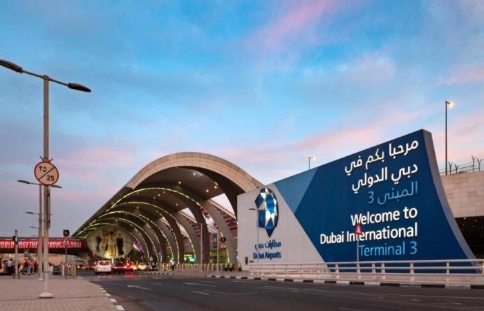 أول رحلة مباشرة بين دبي ودبلن منذ بدء الأزمة تحمل 400 راكب