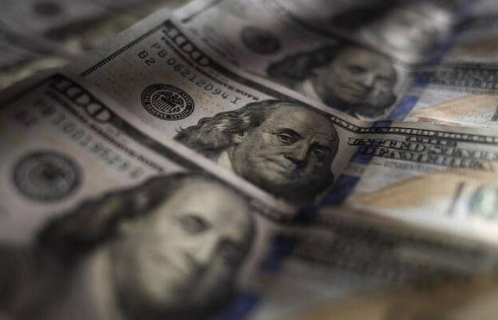استراتيجيو العملات يتوقعون تعافي قصير الأجل للدولار رغم الحرب