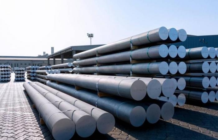 ارتفاع أسعار الألمنيوم وتناقص المخزون مع توقف إنتاج الشرق الأوسط