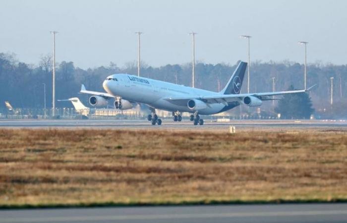 انتعاش أسهم شركات الطيران مع استئناف رحلات جوية متفرقة للمنطقة