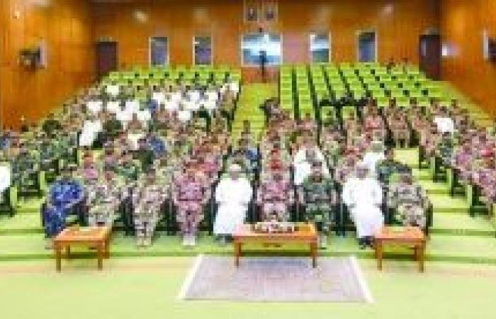 أخبار سلطنة عمان | كلية الدفاع الوطني تختتم دورة الحرب الأولى "القرار الحاسم/1" | عيون الجزيرة الاخبارية عمان