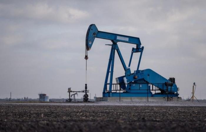 النفط يقفز 2%.. وبرنت يتجاوز 83 دولاراً للبرميل