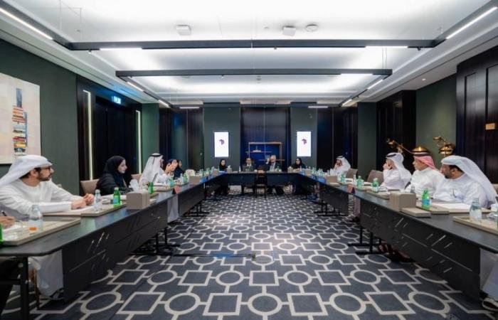 جهاز الرقابة المالية بدبي ينظم جلسات «طاولة مستديرة» لدعم الحوكمة وتحسين الأداء