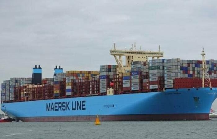 ميرسك تعلق خدمتين للشحن البحري بسبب صراع الشرق الأوسط