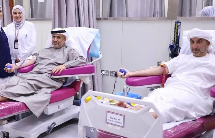 أخبار الكويت | السفير الإماراتي وأعضاء السفارة يتبرعون بالدم | عيون الجزيرة الكويت