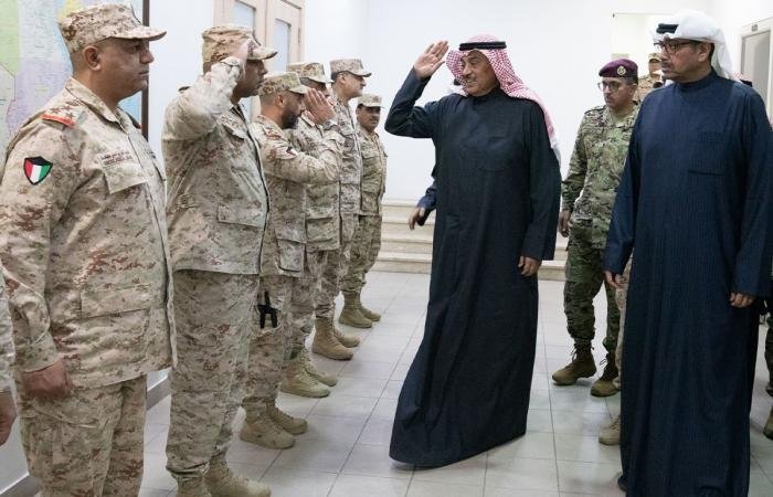 أخبار الكويت | ولي العهد يُشيد بتضحيات وجهود رجال القوات المسلحة في الذود عن أرض وسماء الوطن | عيون الجزيرة الكويت
