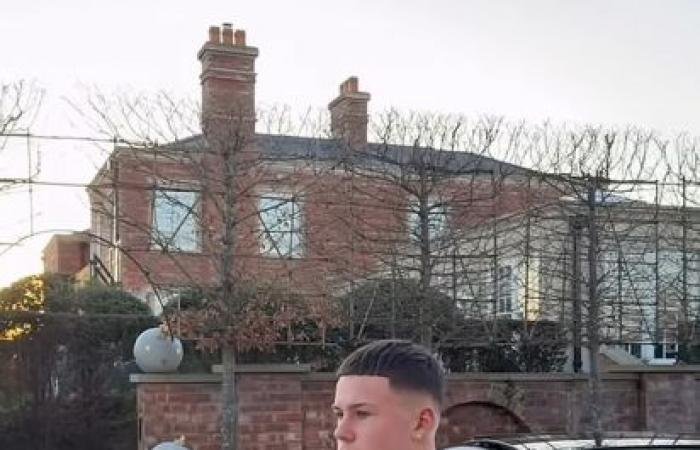 الرياضة الان | حلاق شهير يتجول في «مخبأ واين روني» | عيون الجزيرة الرياضي