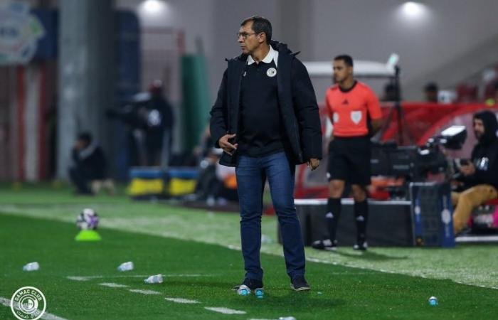 كاريلي يقود بقاء الفارس