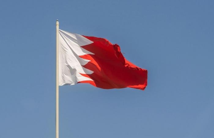 البحرين: إصابة 3 أشخاص وأضرار في مبنى جامعي بالمحرق جراء شظايا صاروخ إيراني | عيون الجزيرة