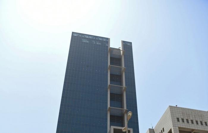 أخبار الكويت | تعيين المستشار جمال العنيزي رئيساً للجنة التظلمات من قرارات «المناقصات» | عيون الجزيرة الكويت