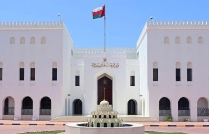 أخبار سلطنة عمان | وصول دفعات إضافية من المواطنين إلى أرض الوطن عبر ترتيبات برية وجوية | عيون الجزيرة الاخبارية عمان