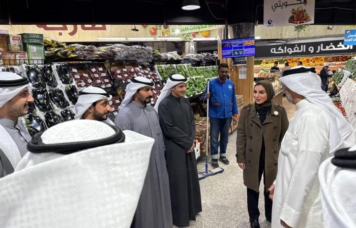 أخبار الكويت | الحويلة تتفقد جمعيات حولي والعاصمة للاطمئنان على توافر السلع | عيون الجزيرة الكويت