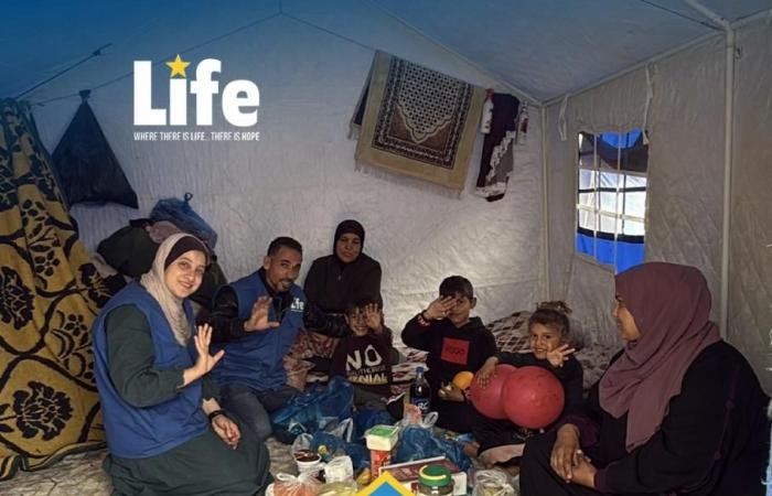 أخبار قطر | 69 ألف أسرة نازحة في غزة تستفيد من مخيمات الإيواء والمساعدات العاجلة | عيون الجزيرة قطر