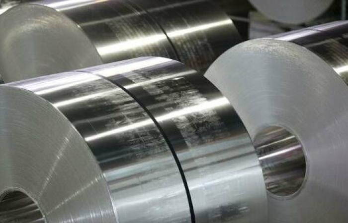 تراجع الألومنيوم من قمة 4 سنوات بضغط من تقلبات السوق