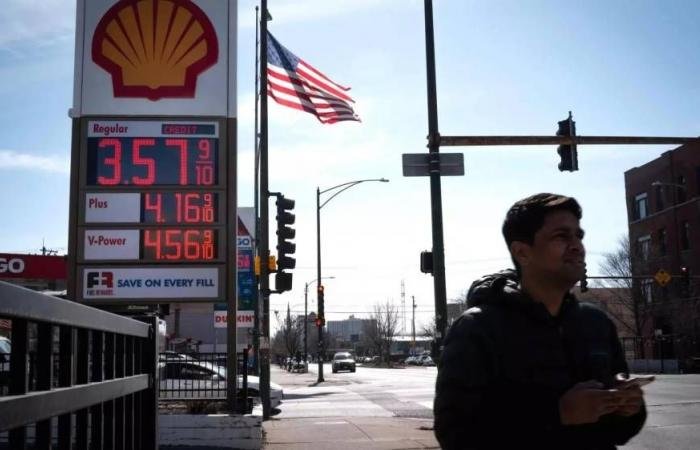 سعر برميل النفط يتجاوز 100 دولار وسط انخفاض الإنتاج في الخليج بسبب الحرب