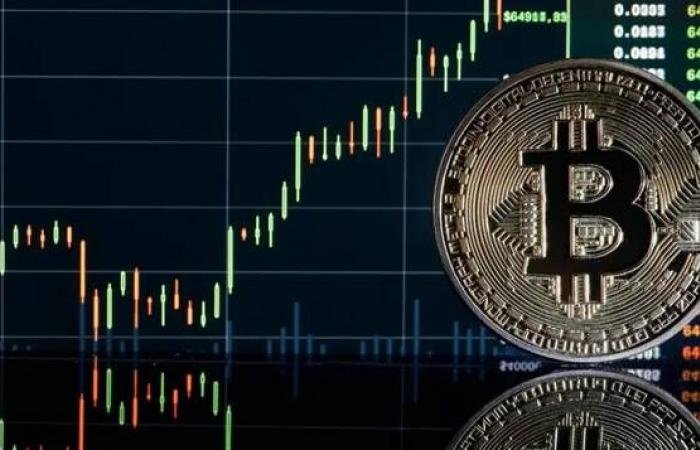 البيتكوين تقاوم تقلبات الأسواق العالمية وتتمسك بمستوى 68 ألف دولار