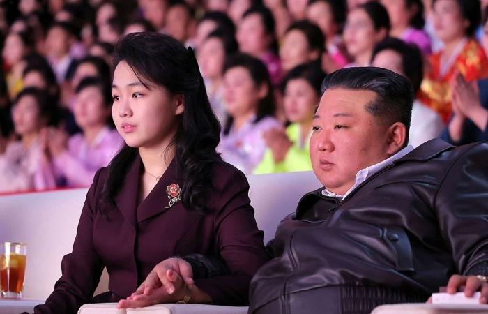 كيم جونغ أون: نساء كوريا الشمالية «دعامة صلبة للثورة» | عيون الجزيرة