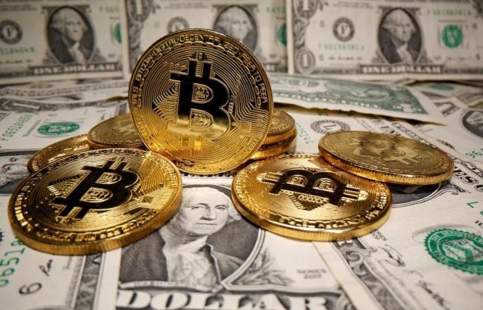 البيتكوين تتراجع إلى أدنى مستوى في 7 أيام