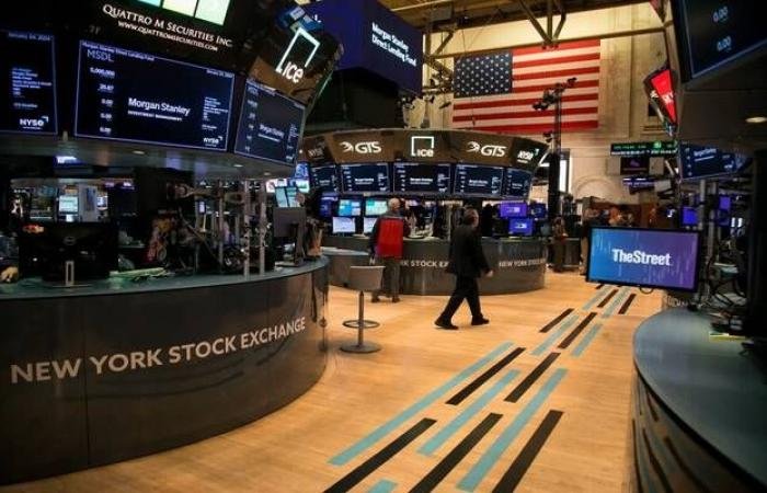 "وول ستريت" تتراجع طفيفاً مع انخفاض النفط واستمرار حرب إيران