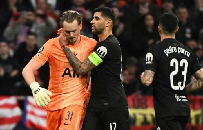 الرياضة الان | لماذا فرض مدافع توتنهام على مدربه إخراج حارس المرمى؟ | عيون الجزيرة الرياضي