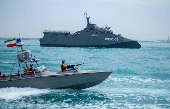 "CNN": إيران بدأت بنشر ألغام في مضيق هرمز وترامب يهدد