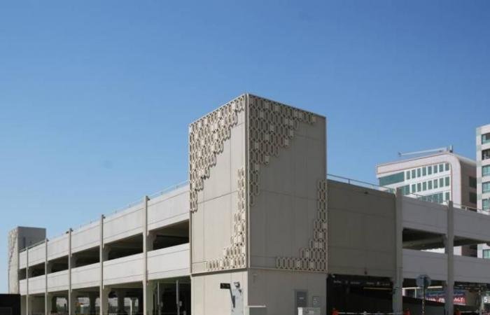 الامارات الان | تفعيل 4 مبانٍ لمواقف السيارات الطابقية | عيون الجزيرة الامارات