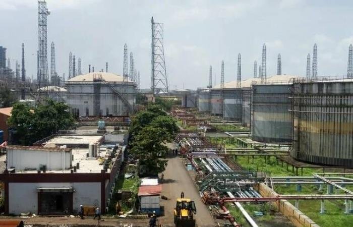 هبوط إيرادات النفط الروسي لأدنى مستوى منذ اندلاع حرب أوكرانيا