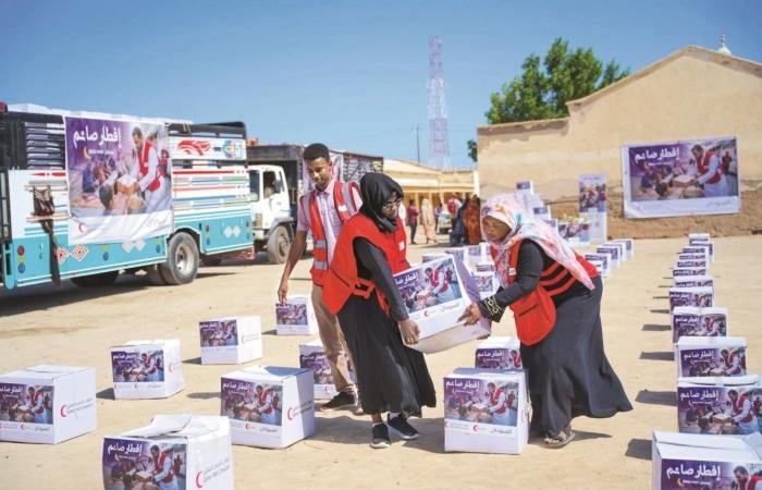 أخبار قطر | الهلال الأحمر يمد موائد رمضان من الدوحة إلى العالم | عيون الجزيرة قطر
