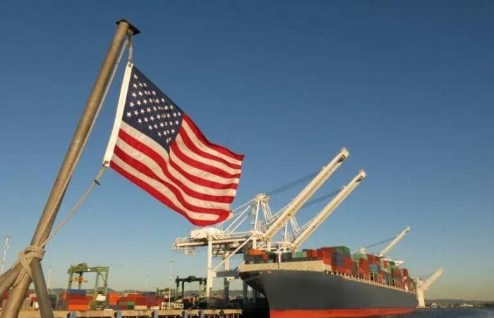تقلص العجز التجاري الأمريكي في يناير
